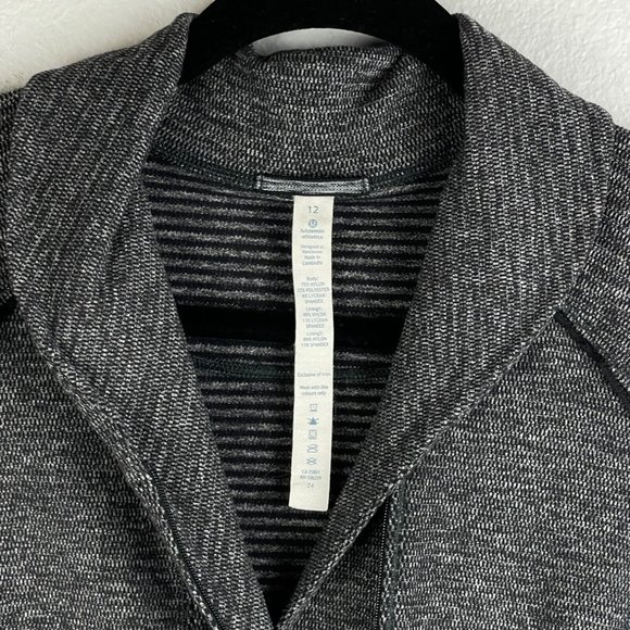 Lululemon Sweatshirt Women's Size 12 Think Fast Pullover Stretch Athletic Black - Picture 10 of 11